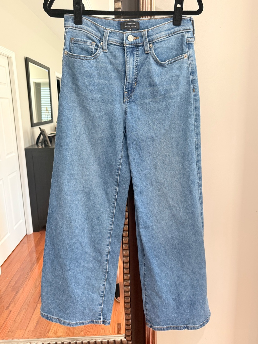Banana Republic medium wash Wide-Leg Women’s Jeans